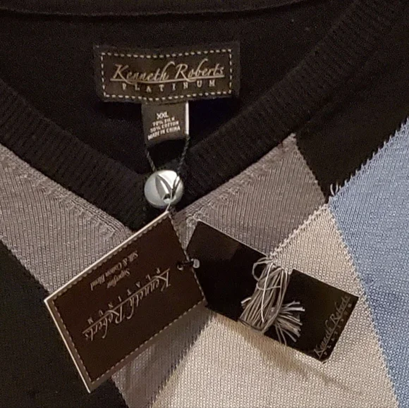 Kenneth Roberts Platinum Ladies Sweater - Picture 4 of 4